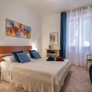  Appartamento Confortevole In Ottima Zona Italia